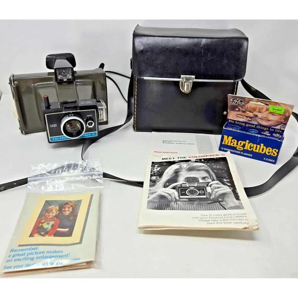 Polaroid Colorpack II Land Camera Instant Film with Flash Bulbs Manual Hard Case